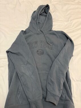 New York Islanders Embroidered Hoodie in Slate Blue